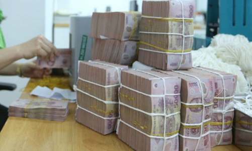 Lãi suất vừa giảm vừa… run?