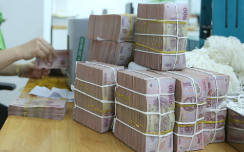 Có nhiều thời điểm và giai đoạn lãi suất trên liên ngân hàng rất thấp, vốn dồi dào trong hệ thống nhưng lãi suất cho vay vẫn không dễ chịu - Ảnh: Quang Phúc.<br>