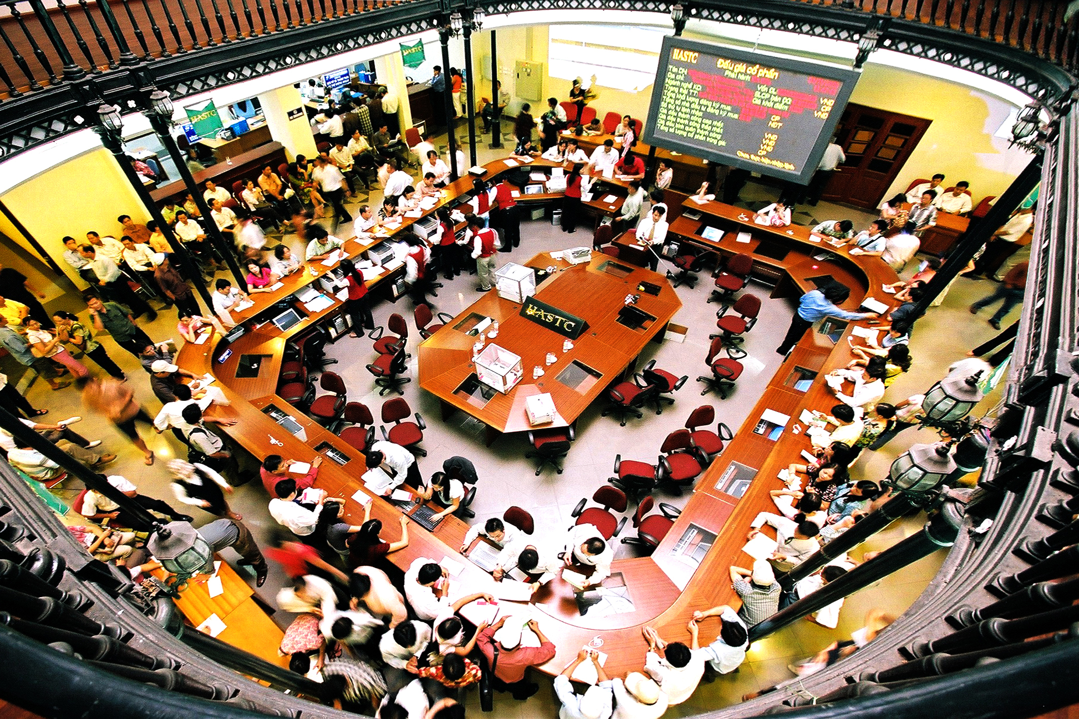 Thị trường chứng khoán Việt Nam đã trải qua một năm 2015 nhiều biến động.<br>