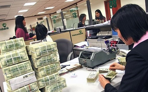 Tới đây, song song với cơ chế tỷ giá mới, vai trò của Ngân hàng Nhà nước
 sẽ càng thể hiện rõ hơn khi dự kiến cơ quan này sẽ tham gia giao dịch 
ngoại tệ kỳ hạn với các ngân hàng thương mại.