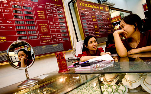 Nếu vàng im lặng quá lâu như hơn hai năm qua, nếu quá hiếm những con sóng cực
 mạnh và cực ngắn như đầu tháng 7 vừa qua, thì hẳn giới đầu tư và kinh 
doanh vàng càng ít cơ hội kiếm lời - Ảnh: Getty.<br>