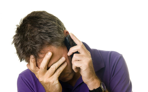 Khách hàng này cho biết, ngoài các hãng bảo 
hiểm, hàng ngày ông còn nhận được nhiều cuộc gọi không mong muốn từ các 
ngân hàng nước ngoài, công ty bất động sản… tiếp thị sản phẩm, và đã 
phải nhiều lần từ chối, nhưng vẫn “bị” gọi giới thiệu lại - Ảnh minh họa.