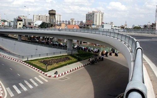 Chủ trương cắt giảm đầu tư công đã được đặt ra quyết liệt trong vài năm 
qua, tuy nhiên tình hình trên thực tế dường như chưa có nhiều biến 
chuyển.