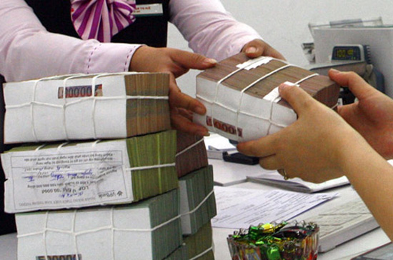  Theo số liệu của Ủy ban Giám sát tài chính Quốc gia, lượng tiền gửi bị rút trước hạn của hệ thống ngân hàng đã liên tục tăng cao trong những năm gần đây, đặc biệt năm 2011.