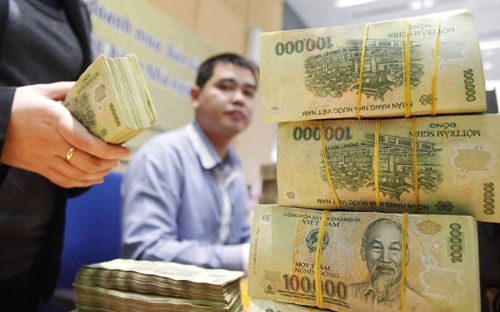 So với cuối tháng 4 vừa qua, lãi suất chào bình quân VND trên thị trường
 liên ngân hàng đã giảm mạnh, điển hình như kỳ hạn qua đêm đã giảm 
khoảng 1%/năm.