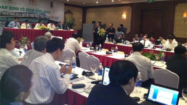 Kinh tế Việt Nam một mình “nghẽn mạch”