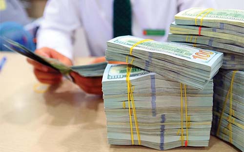 Trong 6 tháng đầu năm, thị trường ghi nhận ba lần Ngân hàng Nhà nước nâng giá mua vào USD, trong tháng 1, tháng 4 và tháng 6.