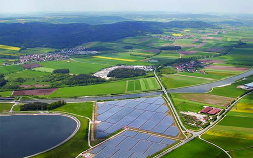 Theo chương trình dự kiến, dự án Luật Đất đai (sửa đổi) sẽ được 
thông qua tại kỳ họp Quốc hội thứ sáu (khai mạc vào ngày 21/10 tới), sau
 khi dự thảo sửa đổi Hiến pháp năm 1992 được thông qua.