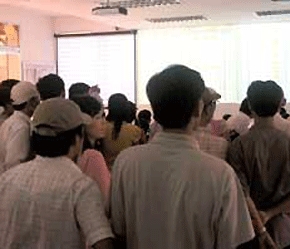 Mỗi khi có doanh nghiệp địa phương chuẩn bị lên sàn là thị trường miền Trung như nóng lên.