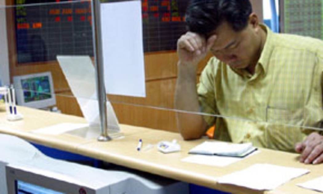 Lạm phát của Việt Nam tăng mạnh trong tháng 10, khiến giới đầu tư lo ngại Chính phủ sẽ tiếp tục thắt chặt chính sách tiền tệ.