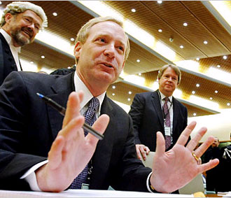 Luật sư Bradford L. Smith, luật sư chính bào chữa cho Microsoft trong vụ kiện chống độc quyền ở châu Âu.