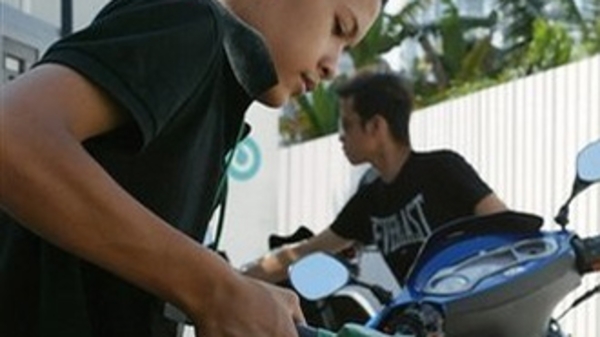 Malaysia tuyên bố thả nổi giá xăng dầu