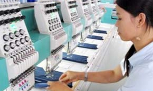 Sử dụng tần số vô tuyến điện: Thu phí hay thu thuế?