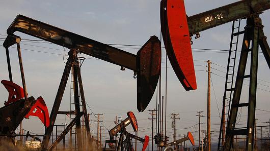 Trong cuộc họp ở Algeria ngày 28/9, các nước thành viên OPEC đã nhất trí cắt giảm sản lượng lần đầu tiên kể từ năm 2008 - Ảnh: Getty/CNBC.<br>