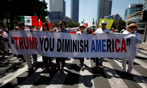 Người Mexico biểu tình rầm rộ phản đối Tổng thống Trump