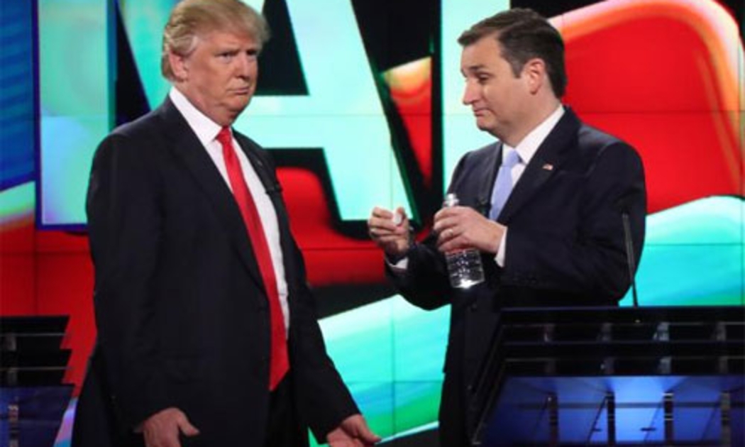 Ứng cử viên tổng thống Mỹ Donald Trump (trái) và đối thủ Ted Cruz trong một chương trình tranh luận trên đài CNN hồi tháng 3 - Ảnh: Reuters.