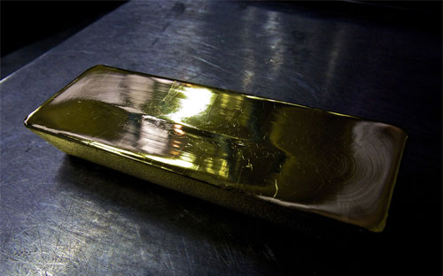 Theo giới phân tích, vàng giảm giá mạnh chiều nay là do thị trường châu 
Âu có những phản ứng tiếp theo sau khi FED cắt giảm gói QE3 10 tỷ USD 
mỗi tháng còn 75 tỷ USD/tháng vào đêm qua.