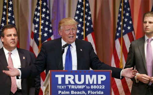 Ứng cử viên Tổng thống Mỹ Donald Trump phát biểu trong một cuộc họp báo ở Florida ngày 1/3 - Ảnh: Reuters.<br>