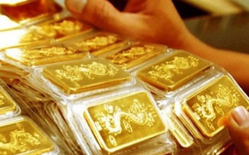 Như vậy, đến nay, Ngân hàng Nhà nước đã tổ chức 4 phiên đấu thầu bán 
vàng miếng với tổng khối lượng trúng thầu là 79.000 lượng, tương đương 
hơn 3 tấn vàng. 