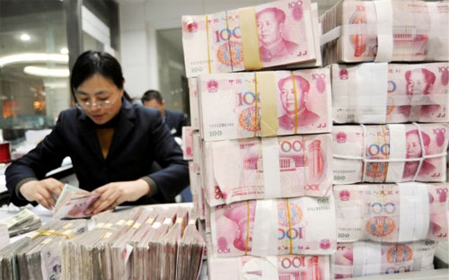 “Sự mất giá của đồng Nhân dân tệ sẽ còn được đẩy nhanh trong năm 2016”, 
chuyên gia kinh tế cấp cao Bill Adams thuộc công ty PNC Financial 
Services nhận định ngày 9/12.