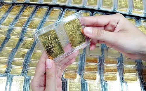 Sáng nay, giá vàng SJC bán ra trên thị trường vẫn chênh cao hơn giá vàng
 quốc tế quy đổi theo giá USD tự do tới 5,5 triệu đồng/lượng.