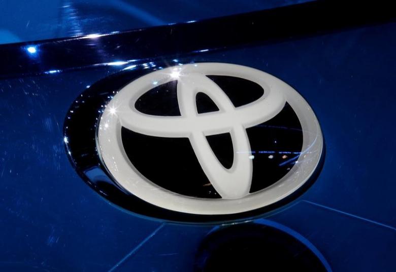 <span style="font-family: &quot;Times New Roman&quot;; font-size: 14.6667px;">Sau khi Toyota bị Trump cảnh báo, giá cổ phiếu của hãng đã giảm hơn 3% trước khi hồi phục trong phiên giao dịch tại thị trường Tokyo - Ảnh: Reuters.</span>