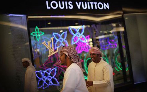 Giá dầu giảm sâu đã kéo theo sức mua hàng hiệu của người tiêu dùng ở Trung Đông.