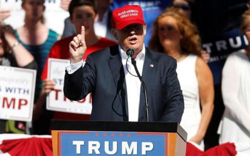 Ứng cử viên tổng thống Mỹ Donald Trump vận động tranh cử ở Lyden, Washington này 7/5 - Ảnh: Reuters.<br>