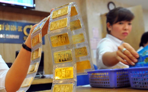 So với giá vàng quốc tế quy đổi, giá vàng SJC bán ra đang cao hơn khoảng gần 6 triệu đồng/lượng.