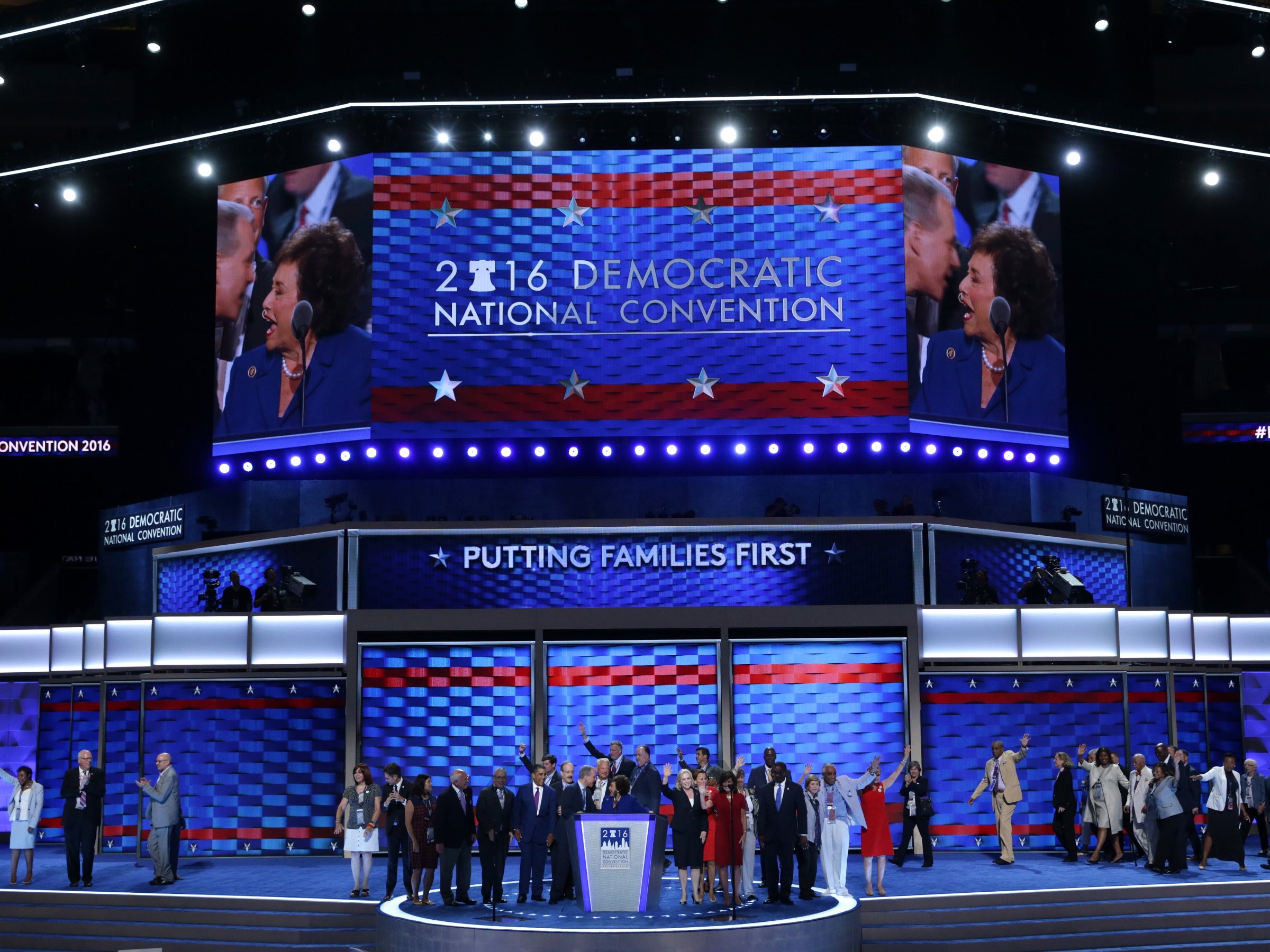 Đại hộ Đảng Dân chủ ở trung tâm tổ chức sự kiện Wells Fargo Center, Philadelphia ngày 25/7 - Ảnh: Getty/Business Insider.<br>