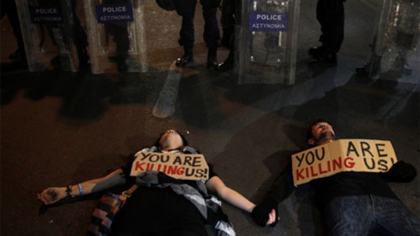 Cyprus: Khi “thiên đường” thành “địa ngục”