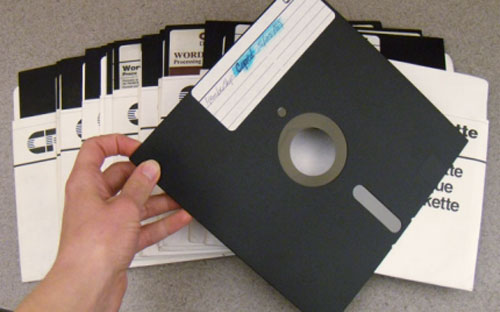 Ngày nay, đĩa mềm được coi là một sản phẩm công nghệ "cổ lỗ sĩ".<br>