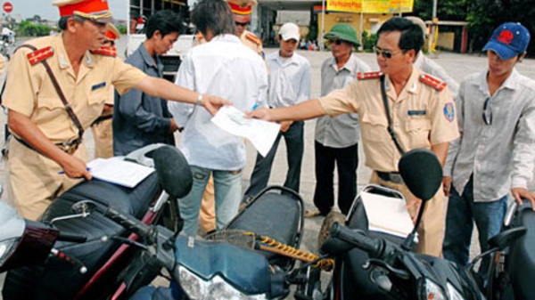 Bỏ quy định chi tiền phạt bồi dưỡng cảnh sát giao thông