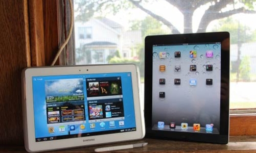 iPad đang bị máy tính bảng Samsung chèn ép