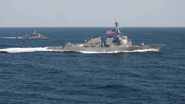 Tàu chiến Mỹ tiến sát đảo nhân tạo Trung Quốc trên biển Đông
