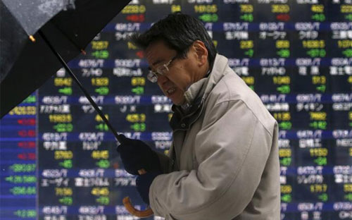 Trong phiên hôm nay, cổ phiếu của các công ty thăm dò dầu khí dẫn đầu sự giảm điểm của chứng khoán Nhật - Ảnh: Reuters.<br>