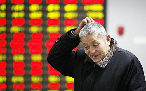 Tuần trước, Shanghai Composite để mất sạch thành quả tăng của năm 2015 khi giảm gần 10% chỉ trong vòng 5 phiên giao dịch - Ảnh: CNBC/Getty.<br>