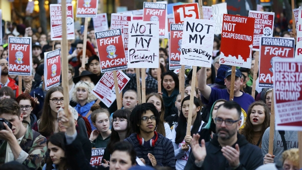 Biểu tình hàng loạt hậu bầu cử Mỹ, Obama mời Trump tới Nhà Trắng