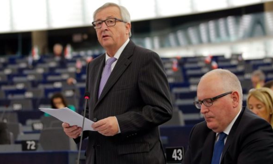 Chủ tịch Ủy ban Châu Âu (EC) Jean-Claude Juncker phát biểu trước Nghị viện châu Âu ngày 5/7 - Ảnh: Reuters/BBC.