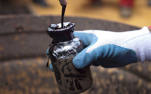 Dữ liệu của IEA cho thấy, tồn kho dầu toàn cầu trong quý 3/2015 đã đạt 
mức cao kỷ lục 3 tỷ thùng, đủ cung cấp cho thế giới trong hơn 1 tháng.