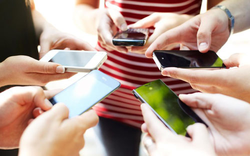 Năm 2013 cũng chứng kiến sự ra mắt của Vine, sự tăng trưởng của Snapchat, thái độ chấp nhận mạng xã hội của các cơ quan quản lý - Ảnh: Bloomberg.<br>