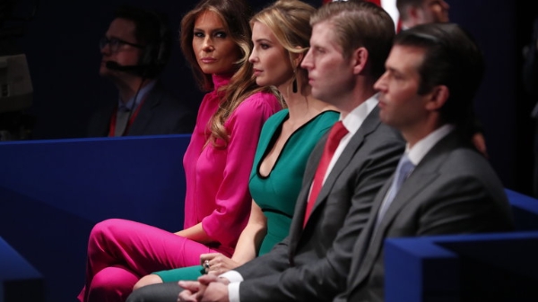 Bầu cử Mỹ: Vợ Donald Trump bênh chồng