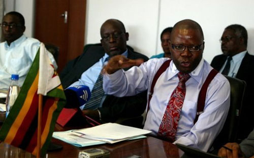 Bộ trưởng Bộ Tài chính Zimbabwe, ông Tendai Biti - Ảnh: AFP.<br>