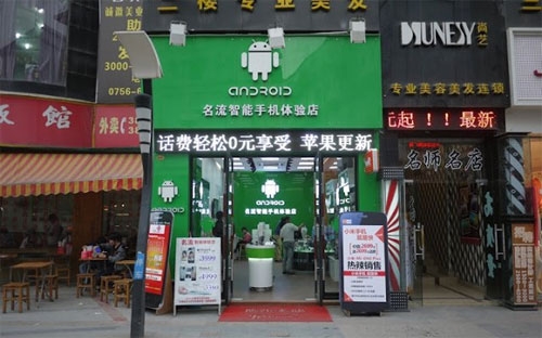 Một cửa hiệu bán điện thoại sử dụng hệ điều hành Android ở Trung Quốc.<br>