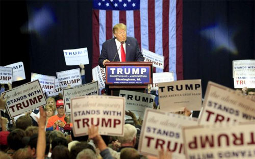 Donald Trump trong một sự kiện vận động tranh cử ở bang Alabama hôm 21/11 - Ảnh: Reuters.<br>