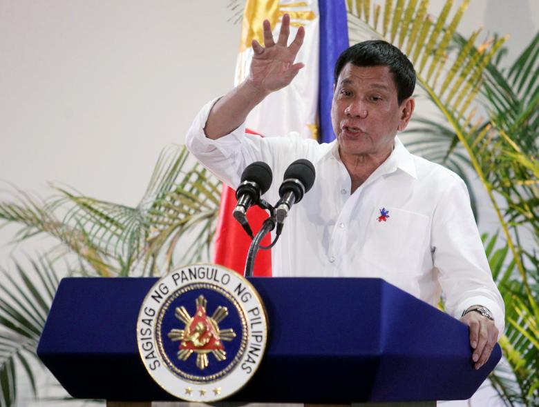 Tổng thống Philippines Rodrigo Duterte trong cuộc họp báo ở Davao ngày 27/10 - Ảnh: Reuters.<br>
