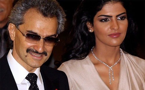 Hoàng tử Alwaleed và vợ.<br>
