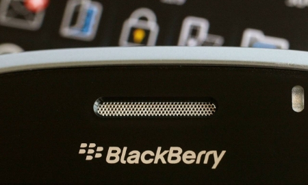 Ngày 28/9, BlackBerry tuyên bố chấm dứt việc thiết kế và sản xuất điện thoại. Kể từ nay, hoạt động này sẽ được công ty thuê ngoài - Ảnh: Reuters/WSJ.