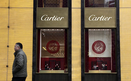 Bên ngoài một cửa hiệu Cartier ở Thượng Hải - Ảnh: Bloomberg.<br>