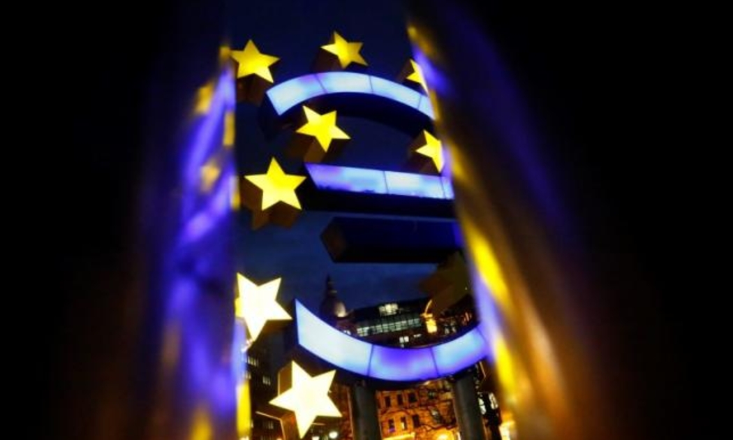 IMF&nbsp; dự báo mức tăng trưởng tổng sản phẩm quốc nội (GDP) của khối Eurozone gồm 19 quốc gia thành viên sẽ chỉ đạt 1,6% trong năm nay, so với mức 1,7% đưa ra trong lần dự báo trước - Ảnh: Reuters.